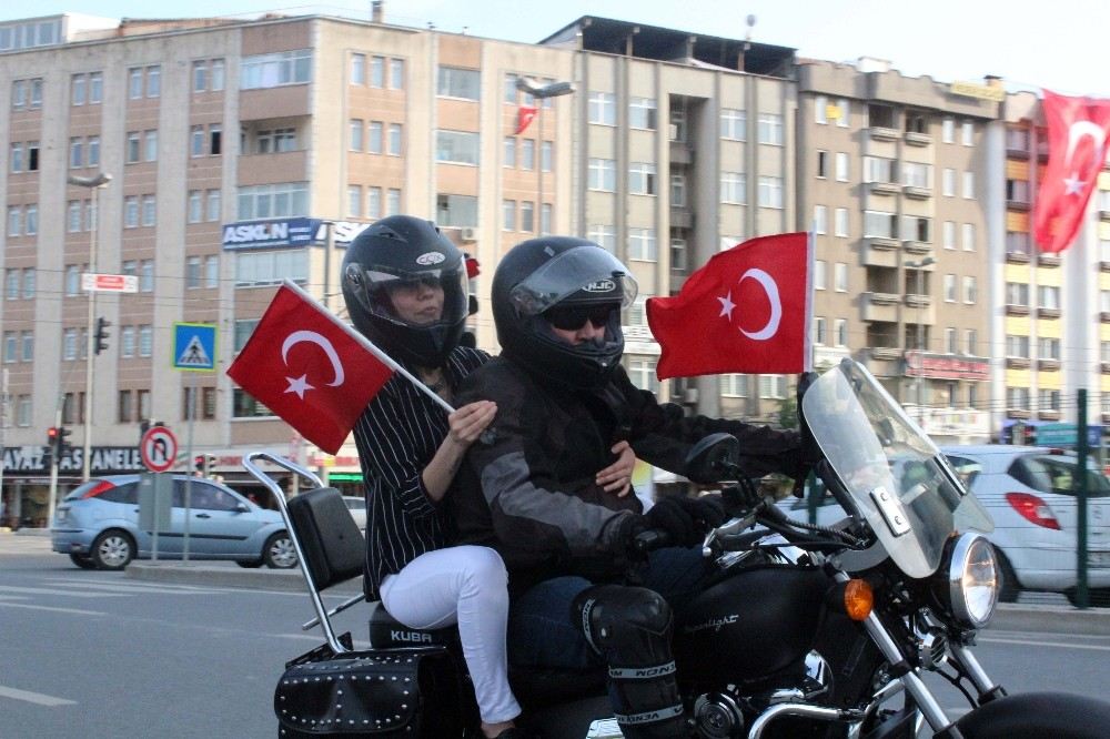 Motosiklet Tutkunları ?Demirden Atlarını 19 Mayıs İçin Sürdü