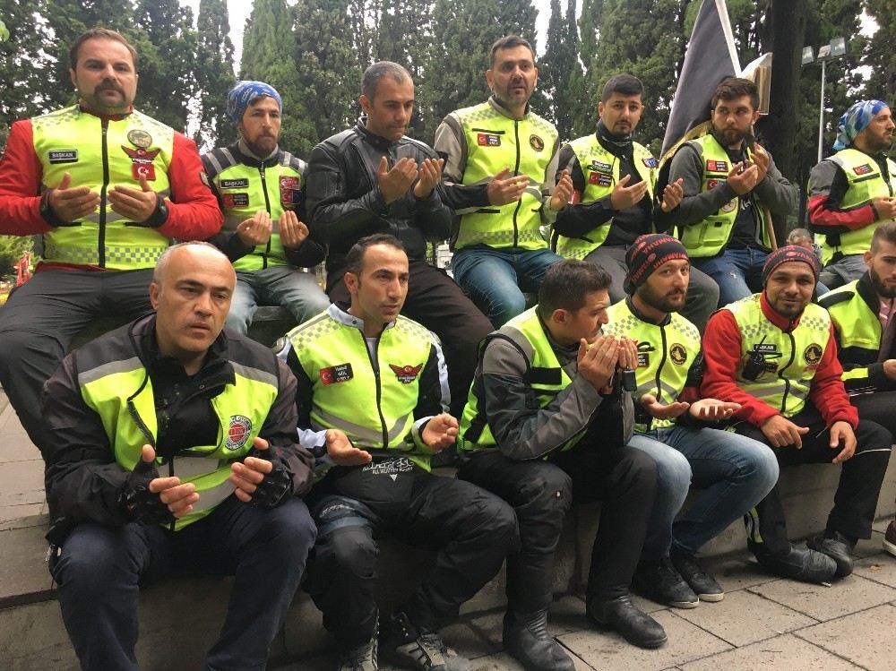 Motosiklet Tutkunlarından Fatih Sultan Mehmet Hanın Kabrine Ziyaret