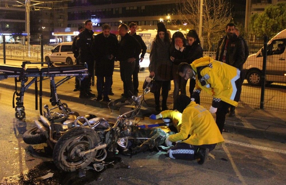 Motosiklet Yol Temizleme Aracına Çarptı: 1 Ölü