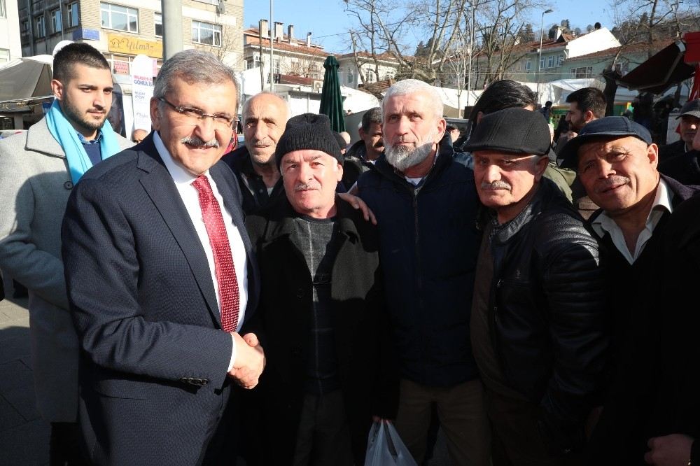 Murat Aydın Bebeklerin Boyunlarına Atkı Bağlayınca Renkli Görüntüler Oluştu