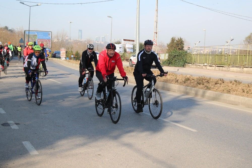 Murat Aydın Beykozda Bisikletle 25 Kilometre Pedal Çevirip, Vatandaşları Ziyaret Etti