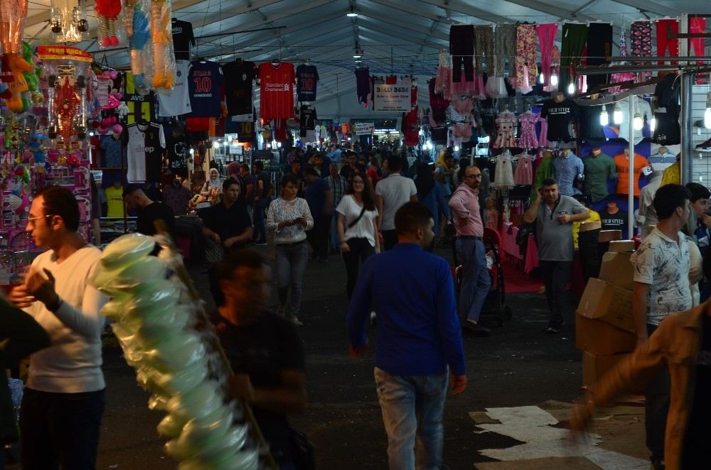 O Mağazalar En Yoğun Günlerini Yaşıyor