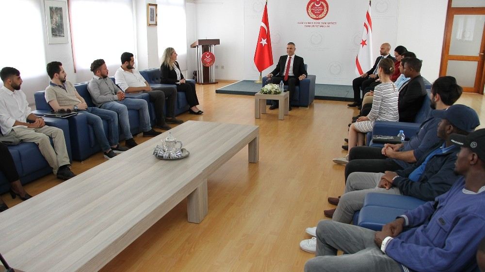 Öğrenciler Kuzey Kıbrıs Türk Cumhuriyeti Cumhuriyet Meclisine Ziyarette Bulundu