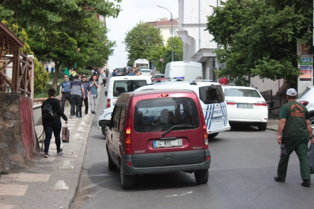 Okul Çıkışı Bıçaklı Kavgada 3 Öğrenci Yaralandı