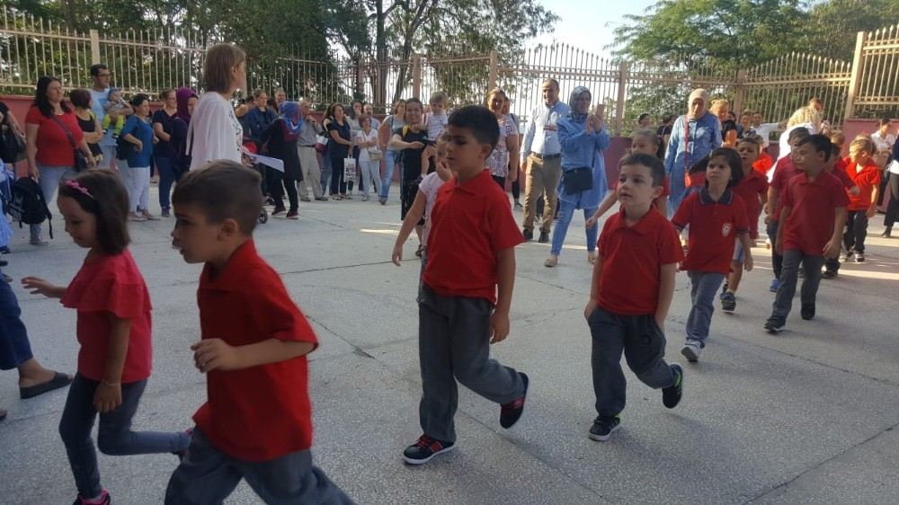 Okullar Açıldı, Çocukların Sevinci Gözlerinden Okundu