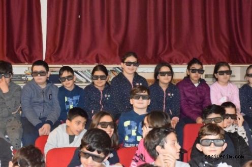 Okullarda 3D Sinema Keyfi Devam Ediyor