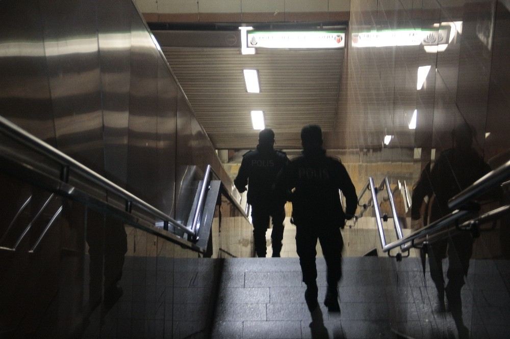 Osmanbey Metrosunda Bir Kişi Raylara Düşerek Hayatını Kaybetti... M2 Osmanbey-Yenikapı Hattında Seferler İptal Edildi