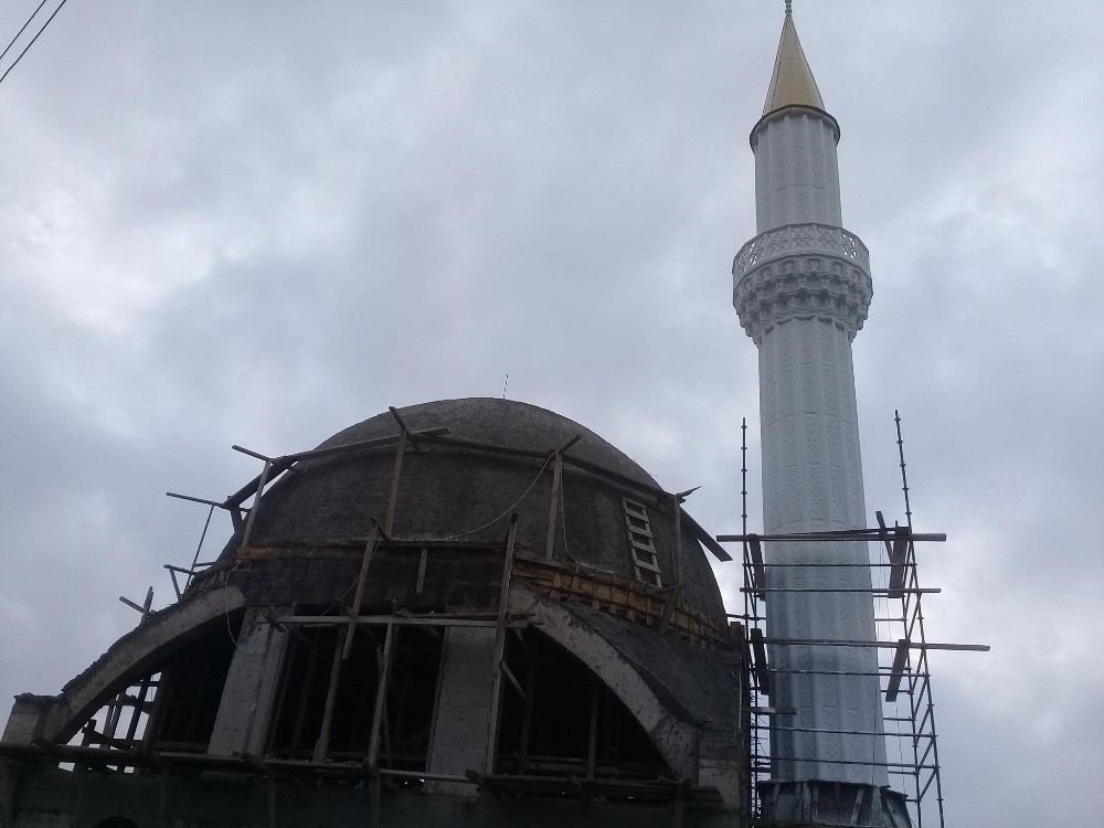 Otoban Üstü Camiinin Minaresi Tamamlandı