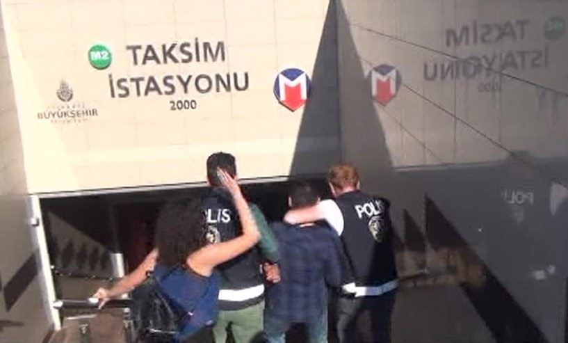 (Özel) Taksim Metrosunda Tacizcisine Tokat Attı