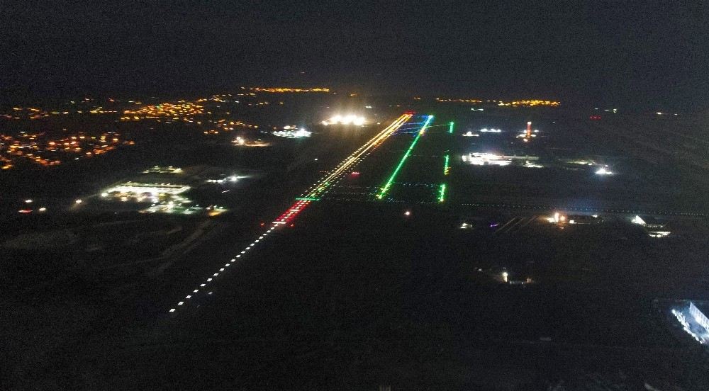 (Özel)  3. Havalimanının Gece Işıl Işıl Hali Havadan Görüntülendi
