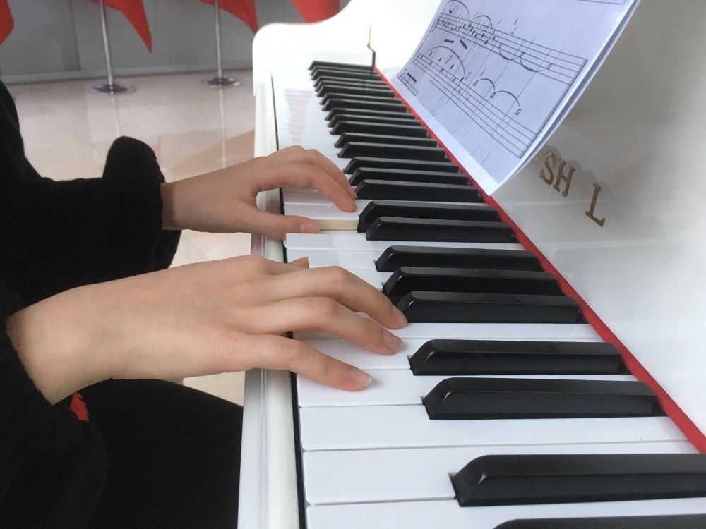 (Özel) 9 Yaşındaki İşitme Engelli Zeynepin Piyano Hayali Gerçek Oldu