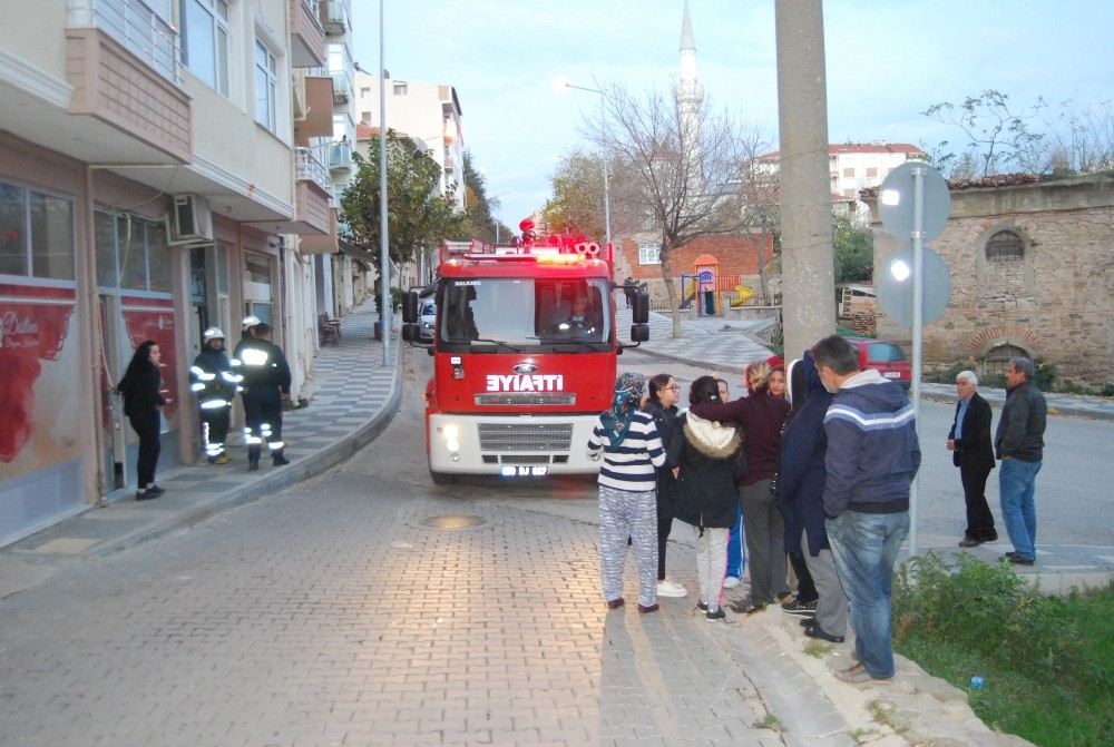 (Özel) Apartmanda Patlama  Sesi Korkuttu