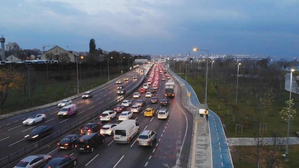 (Özel) Avrasya Tünelinin Girişindeki Trafik Çilesi Havadan Görüntülendi