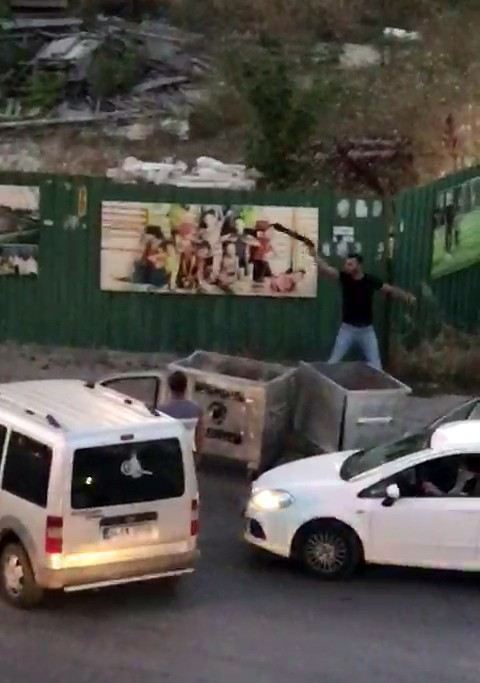 (Özel) Beylikdüzünde, Pompalı Tüfekli, Sopalı Kavga 