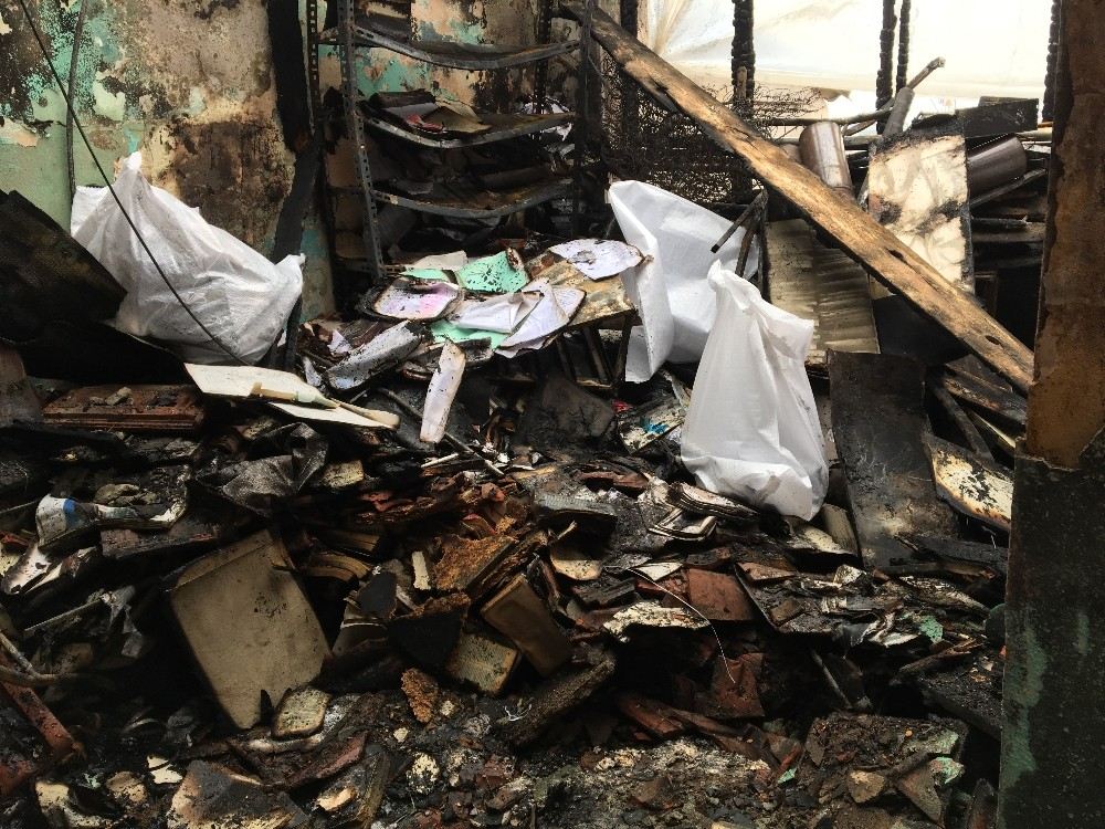 (Özel) Beyoğlunda Avukatın Ofisinde Çıkan Yangında 7 Bin Kitap Küle Döndü