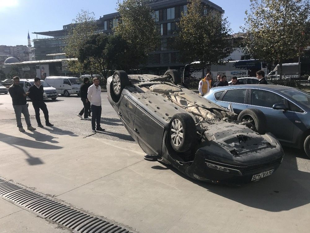 (Özel) Beyoğlunda Sürücü Takla Atan Otomobilden Burnu Bile Kanamadan Çıktı