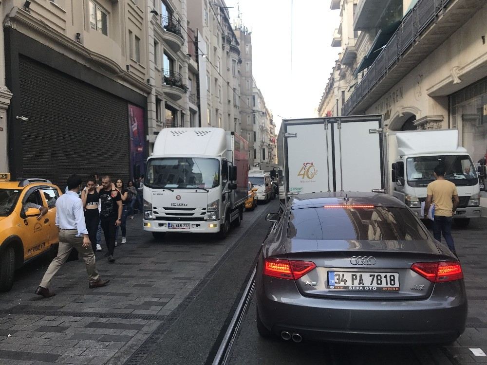 (Özel) Burası E-5 Karayolu Değil İstiklal Caddesi