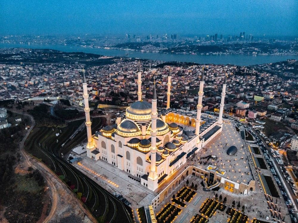 (Özel) Çamlıca Camii Görüntüsüyle İstanbulu Süslüyor