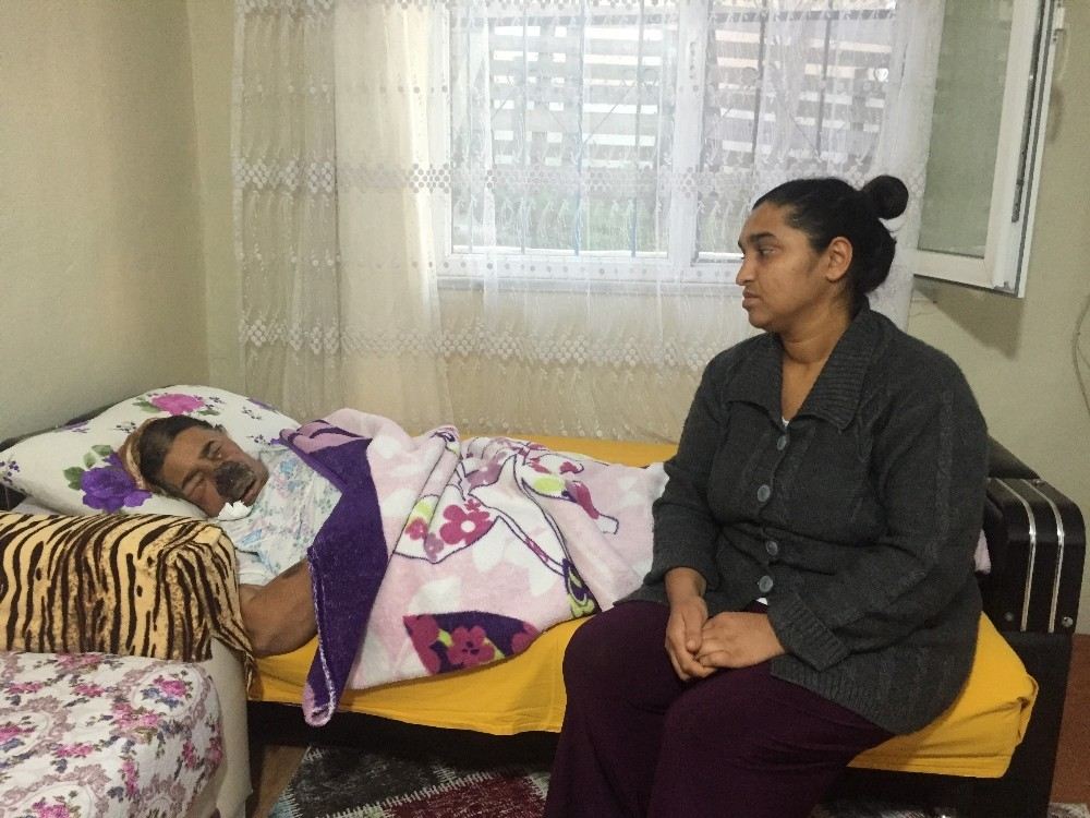 (Özel) Damak Kanserine Yakalanan Kadın Ağzını Kullanamıyor, Kızı Yardım Eli Bekliyor