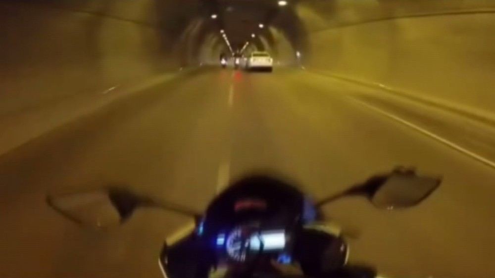 (Özel) Dolmabahçe Tünelinde Tek Teker Kazası Kamerada