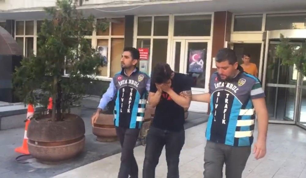 (Özel) E-5 Karayolunda 200 Kilometre Hızda Tek Teker Yapan Maganda Yakalandı