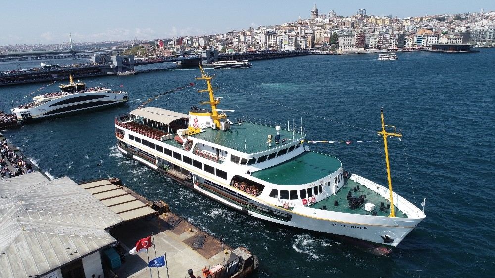 (Özel) Eminönü İskelesindeki İnsan Seli Havadan Görüntülendi