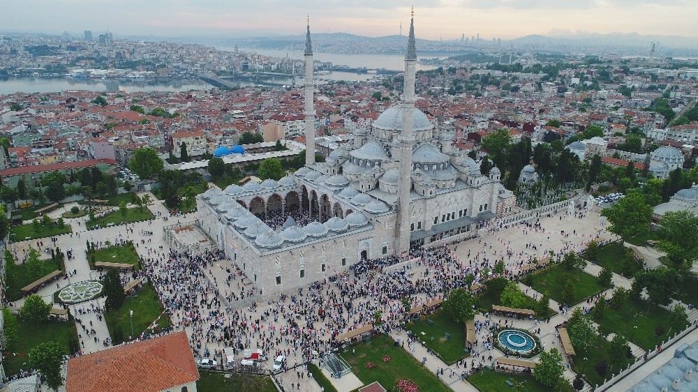 (Özel) Fatih Camiinde Bayram Namazı Havadan Görüntülendi