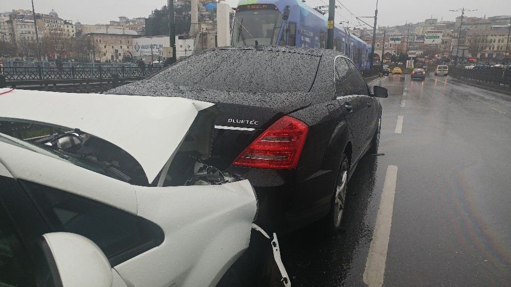 (Özel) Galata Köprüsünde Trafik Kazası: 1 Yaralı