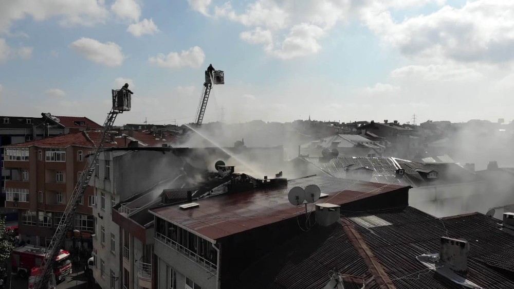 (Özel) Gaziosmanpaşada Korkutan Çatı Yangını