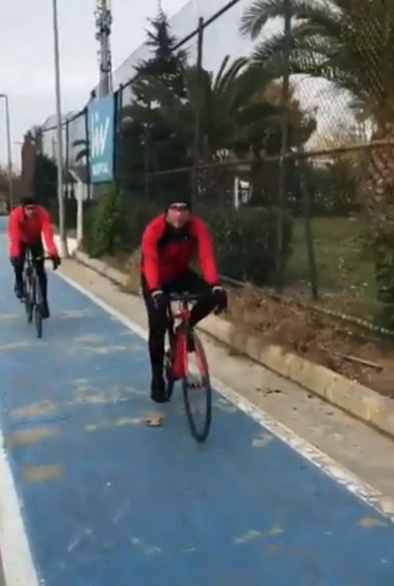 (Özel) Genç Kızın Bisiklet Sürücüsü Tarafından Saldırıya Uğradığı Anlar Kamerada