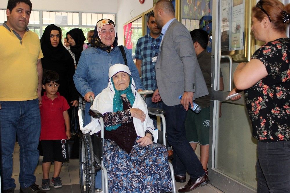 (Özel Haber) 108 Yaşındaki Asiye Nine Oyunu Kullandı