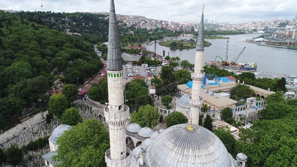 (Özel Haber)Camilere Asılan Mahyalar Havadan Görüntülendi