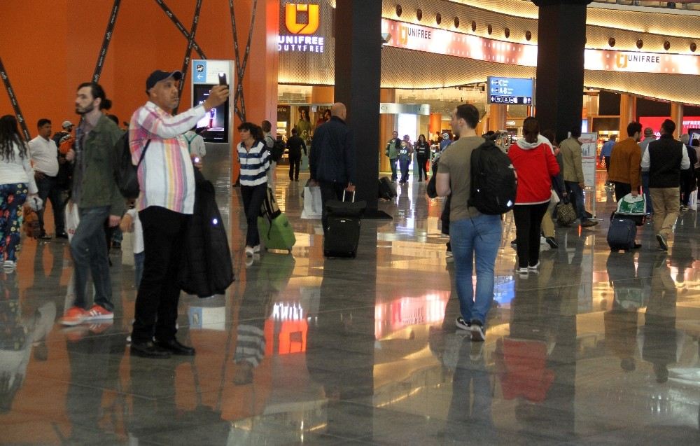 (Özel) İstanbul Havalimanında Fotoğraf Çektirme Yarışı
