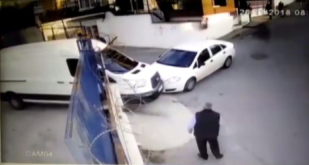 (Özel) İstanbulda Hırsızların Ölümüne Kaçışı Kamerada