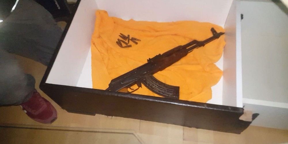 (Özel) İstanbulda Narkotik Operasyonunda Cephanelik Ele Geçirildi