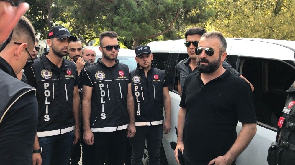 (Özel) İstanbulda Narkotik Operasyonunda ?Torbacı Nene? Kıskıvrak Yakalandı