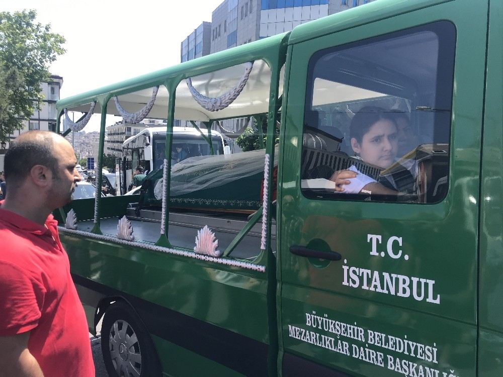 (Özel) İstanbuldaki Feci Kazada Ölen Motosikletli Genç Kız Gelinlikle Uğurlandı