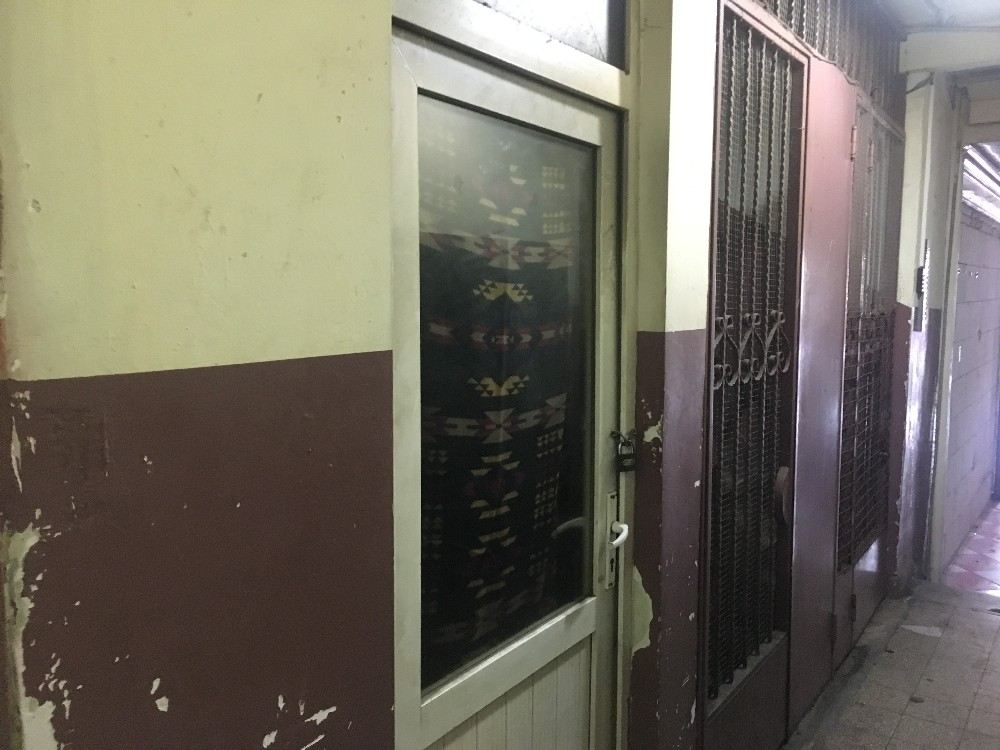(Özel) Karaköyde Başörtülü Kıza Saldıran Kadının Komşularına Terör Estirdiği Ortaya Çıktı