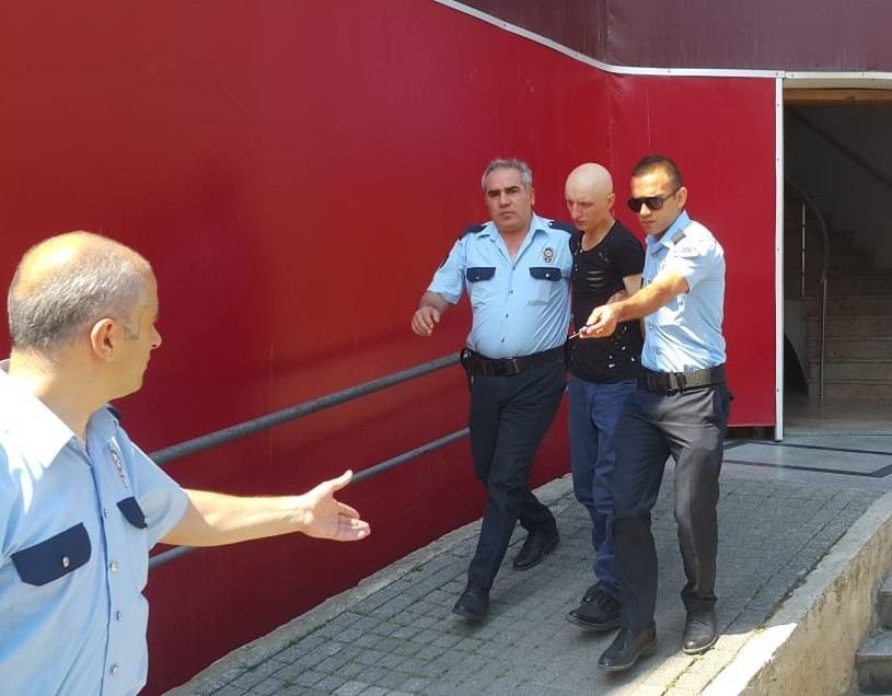 (Özel) Kartalda Tacizci Önce Kameraya Sonra Polise Yakalandı