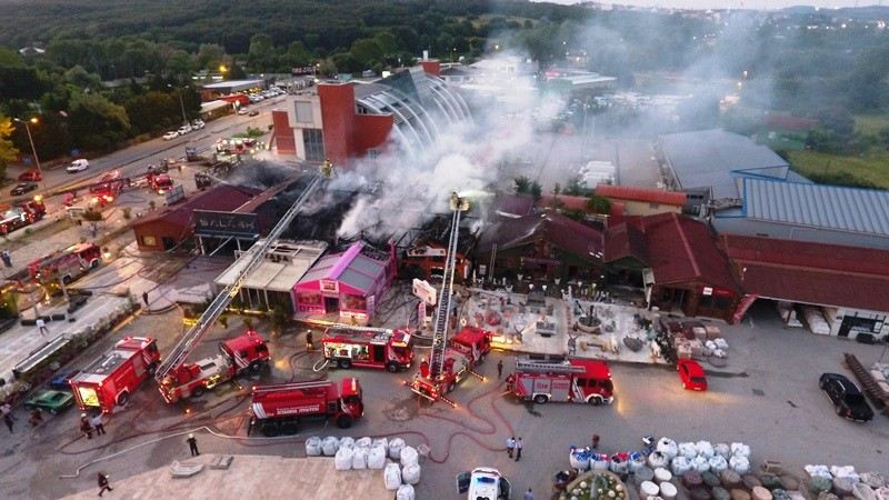 (Özel) Kemerburgazda İş Yerleri Alev Alev Yandı