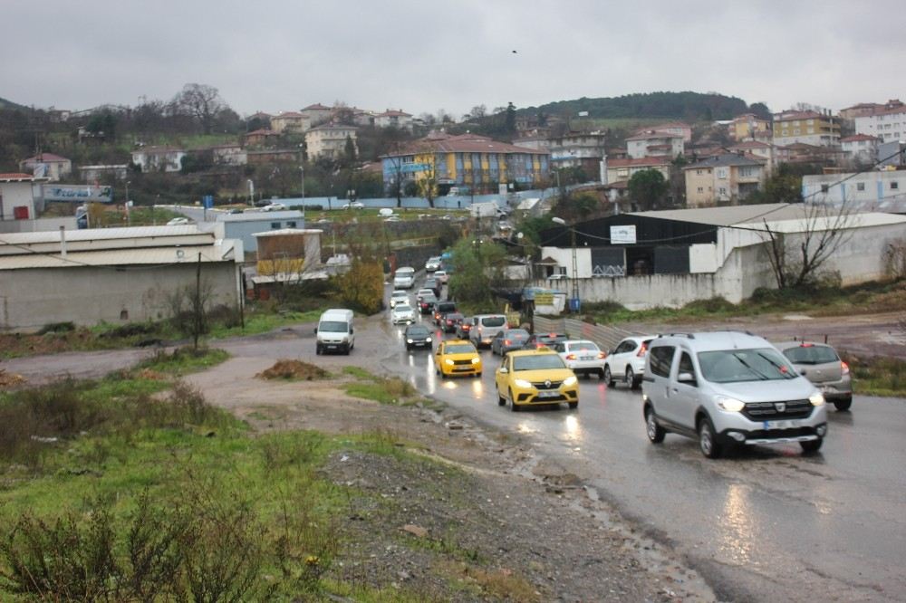 (Özel) Maltepe Büyükbakkalköy Yolunu Su Bastı