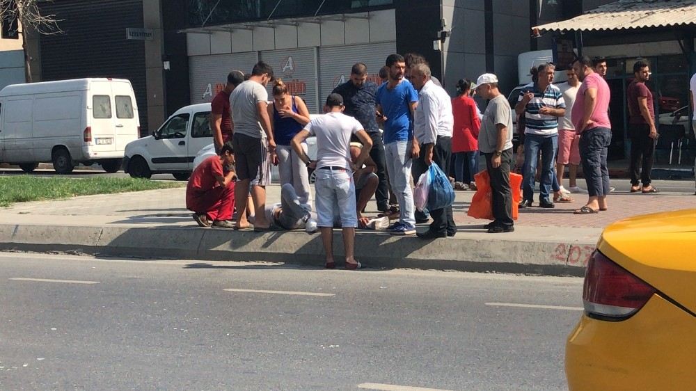 (Özel) Motosikletli Şahsın  Yayaya Çarpıp Seke Seke Olay Yerinden Kaçma Anları Kamerada