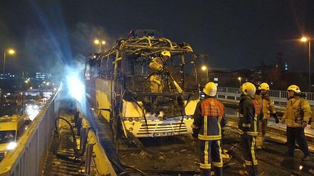 (Özel) Seyir Halindeki Midibüs Alev Alev Yandı