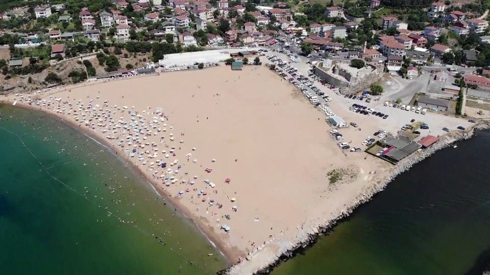 (Özel) Sıcaktan Bunalan İstanbullular Riva Plajına Akın Etti