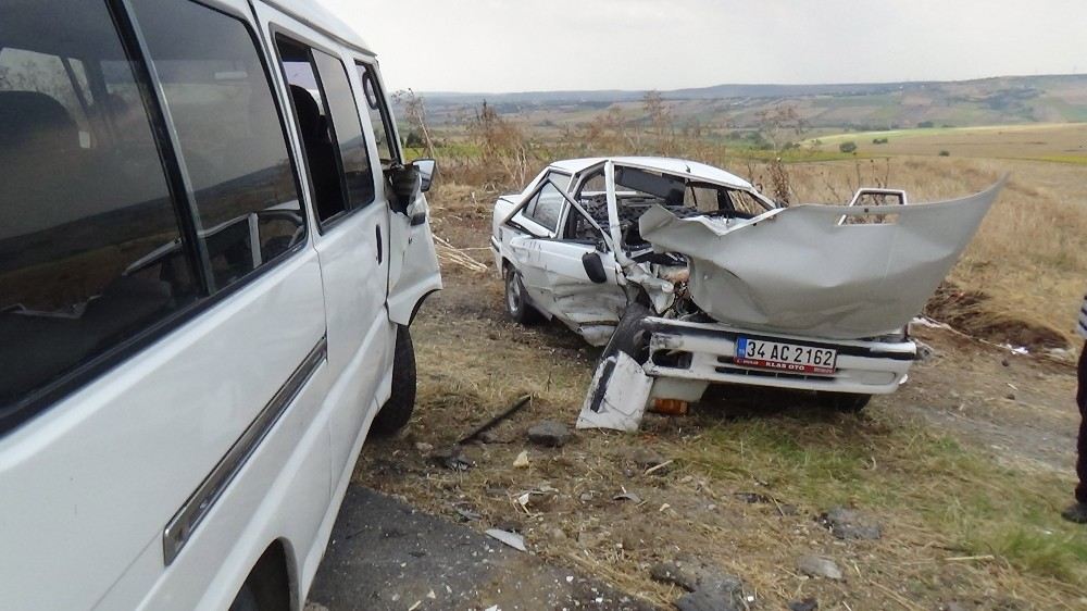 (Özel) Silivri Köy Yolunda Kaza: 2 Yaralı