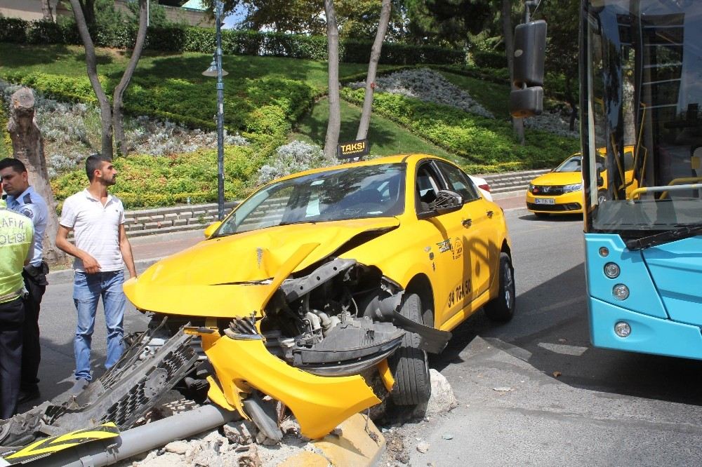 (Özel) Şişlide ?Uber Sıkıştırdı? İddiasıyla Kaza Yapan Taksici Alkolü Çıktı