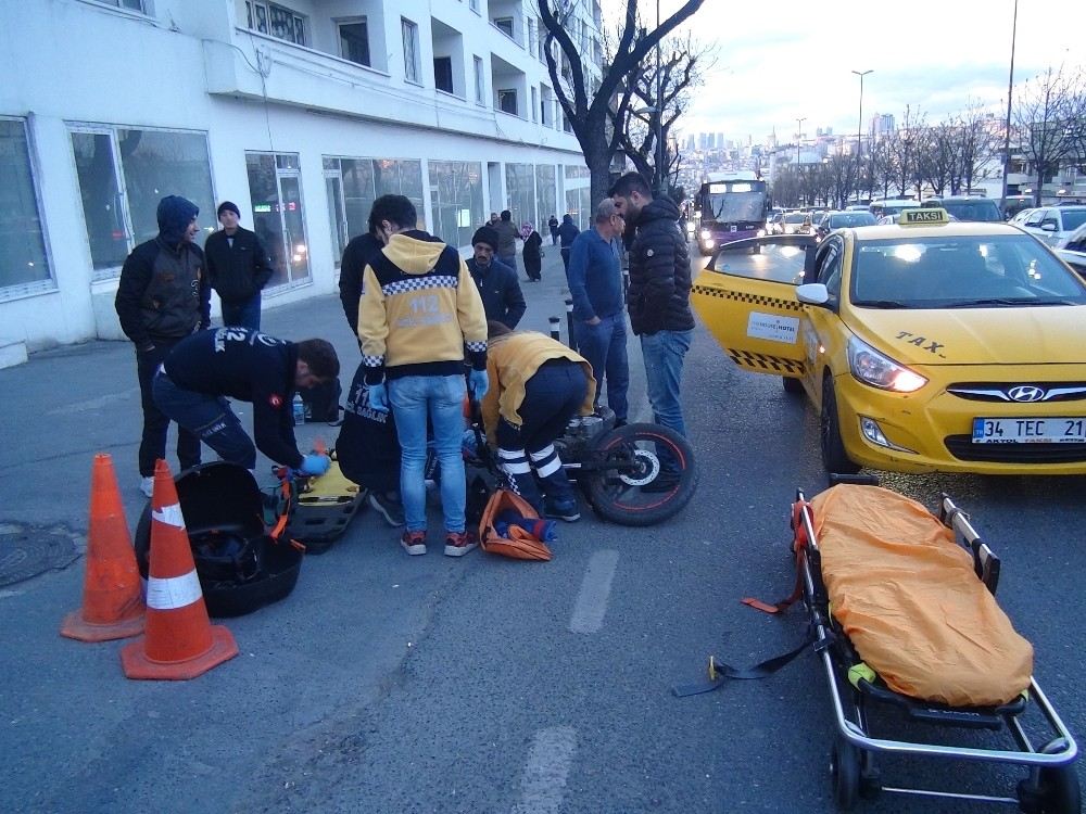 (Özel) Taksinin Kapısını Aniden Açan Yolcu Motorlu Kuryeyi Yaraladı