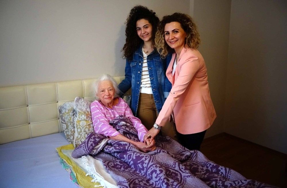 (Özel)Türk Anne Ve Kızı İle Amerikalı Kadının İyilik Hikayesi