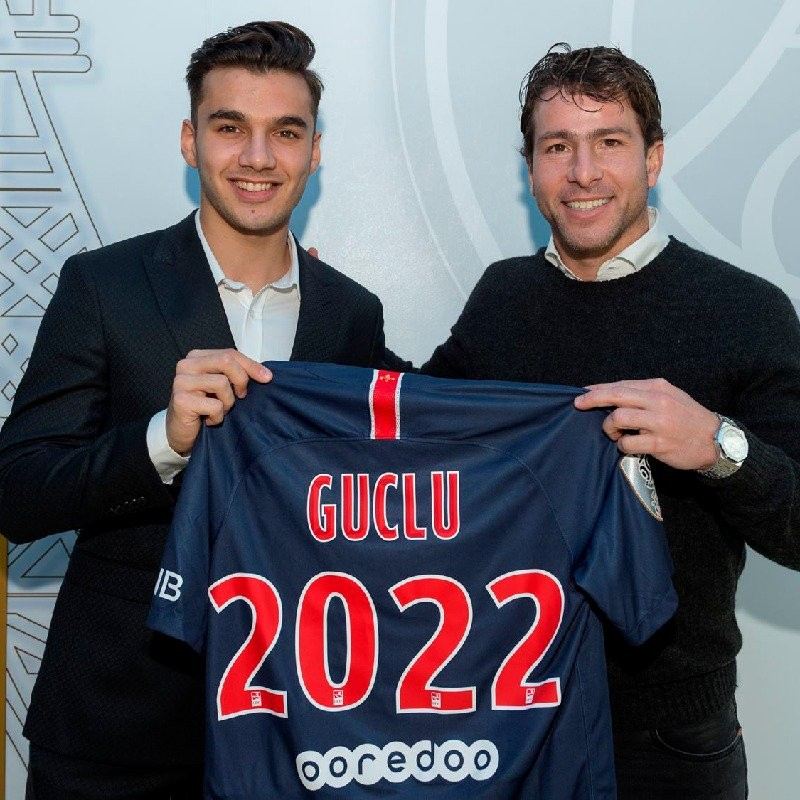 Paris Saint-Germain, Metehan Güçlü İle Profesyonel Sözleşme İmzladı