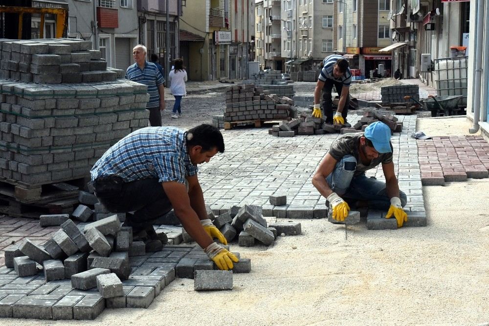 Parke Taşı Çalışmaları Reşadiye Mahallesinde Devam Ediyor